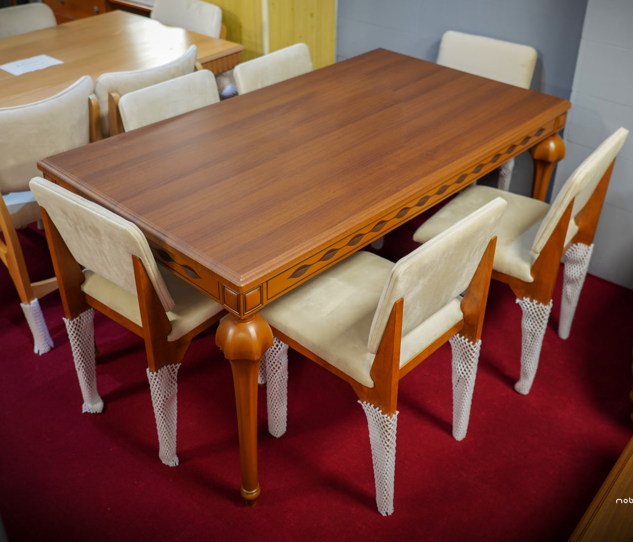 صندلی اهورا میز کد۸۱